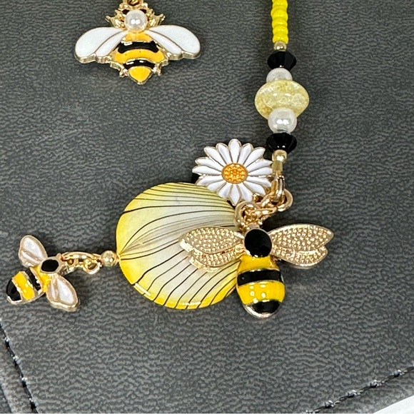 NWOT - Yellow Beaded Bee Bookmark - Picture 12 of 13